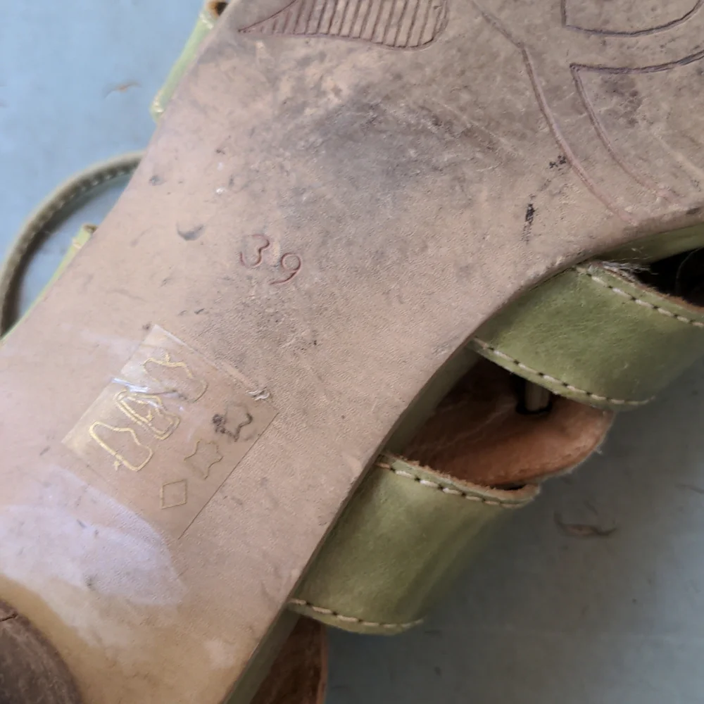 Everybody by BZ Moda strappy green peep toe kitten heel sandals - Picture 5 of 8